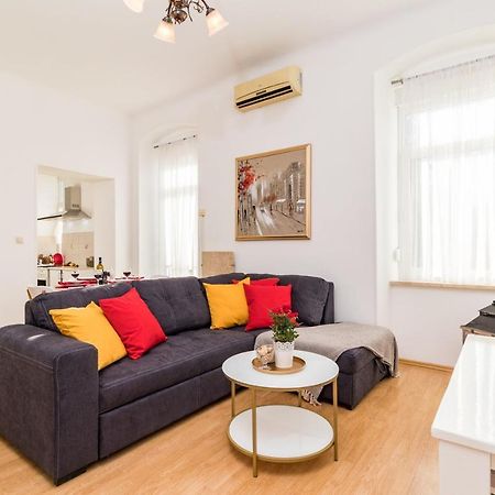 Apartman Lussi Pula Extérieur photo
